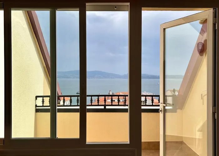 Lägenhet En Sanxenxo. Atico Con Vistas Al Mar. *